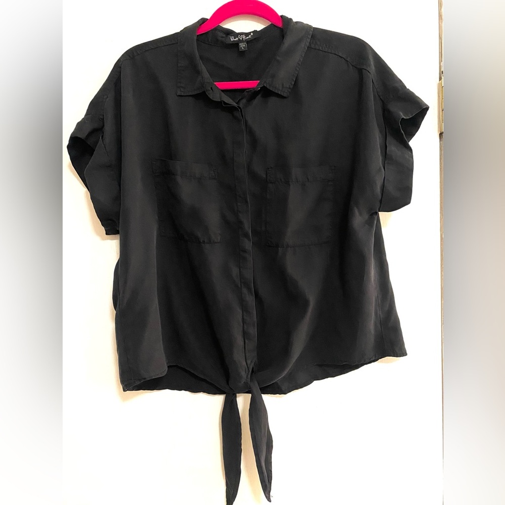 Velvet Heart Black Tie-Front Short Sleeve Blouse